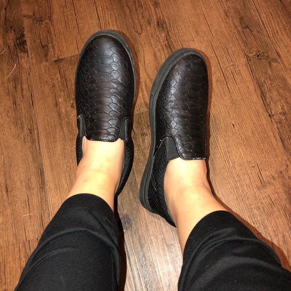 ‼️SOLD‼️Steve Madden Slip ons - Picture 6 of 6